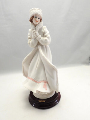 Giuseppe Armani 2000 December Magic (1573 F) Florence Figurine