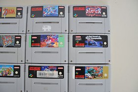 Super Nintendo SNES & 12 Spiele + 2 Controller (Mega Man X Super Street Fighter)