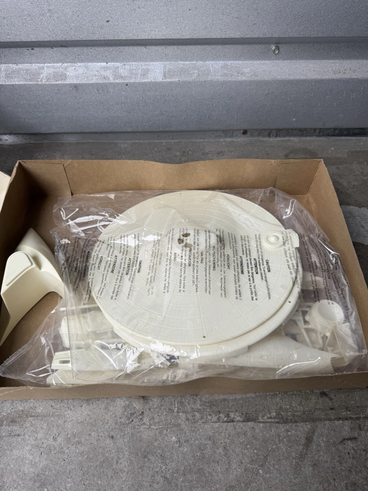 SEALED NEW AMT - #8617 - Star Trek VI - U.S.S. Enterprise - Image 4 of 4