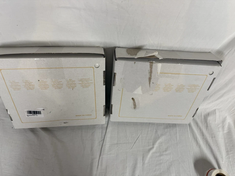 PACK DE DOS JUEGOS. Sábana bajera 600TC blanca. Foto 2 de 4