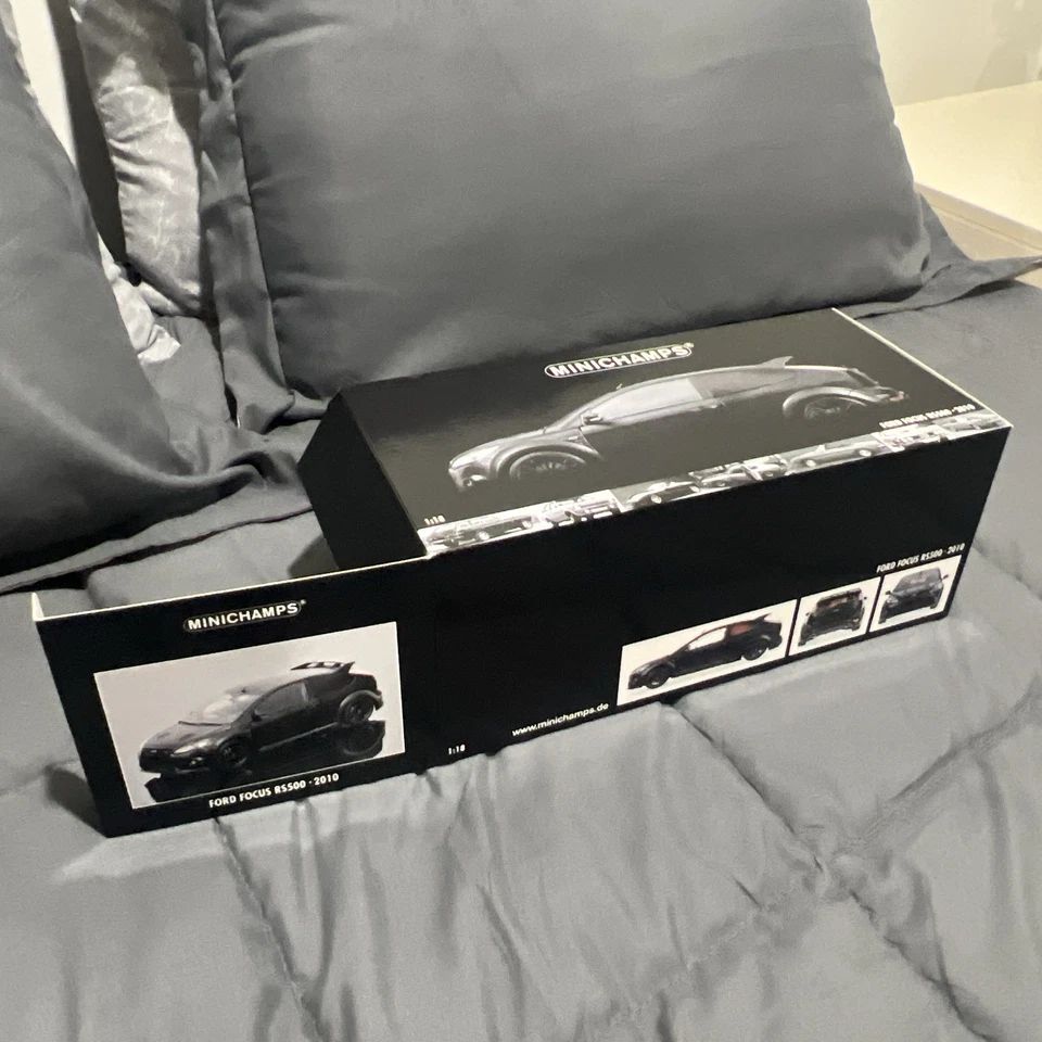 Ford Focus RS500 Mk2 1/18 negro mate Minichamps Foto 3 de 4