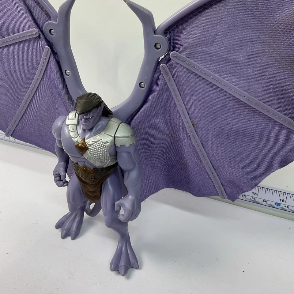 Vintage 1995 Disney Gargoyles Goliath Power Wing Blast Deluxe 6" Action Figure - Image 3 of 4