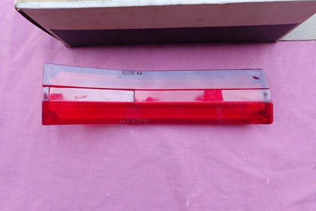 Buick 1965 lente de luz trasera especial, derecha, ¡nuevo! lámpara 5956618 Foto 2 de 4