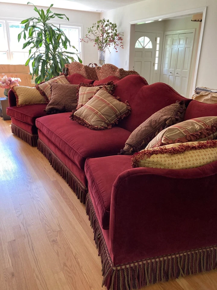 Sofá Century de terciopelo rojo personalizado Foto 2 de 3
