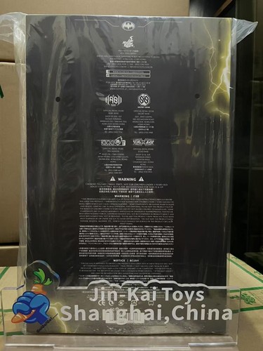 Ready ship New Hot Toys MMS712 The Flash - 1/6th scale Batman (Modern Suit) - Picture 3 of 13