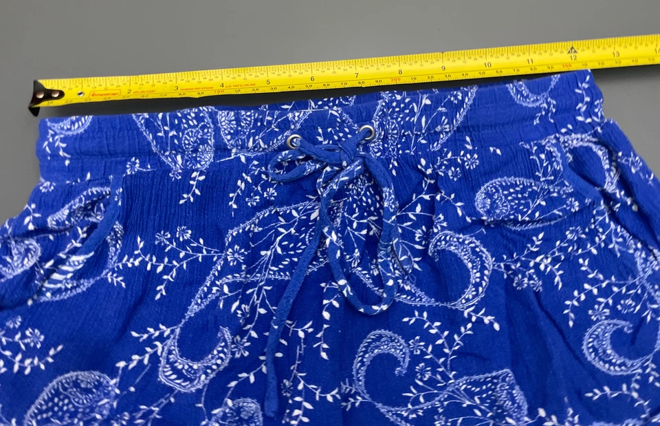 "Pantalones cortos Charlotte Russe con ribete de encaje talla XS azul cachemir y blanco 2,5""" Foto 4 de 4