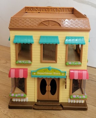 Li'l Woodzeez Calico Critters Honeysuckle Market Square With Shelf