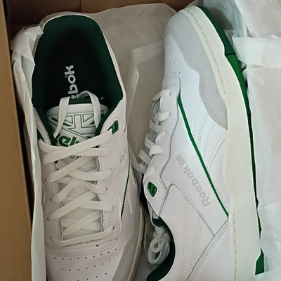 Reebok White/Green Low Top Lace Up Leather Sneakers Rubber Outsole