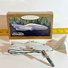 Star Trek USS Voyager Starship Ornament Hallmark New in Box Lights up