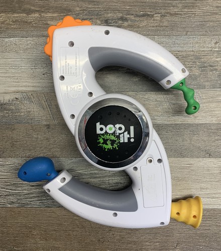 Bop It XT Extreme Handheld Electronic Talking Game Hasbro 2010 White Tested - Picture 2 of 3