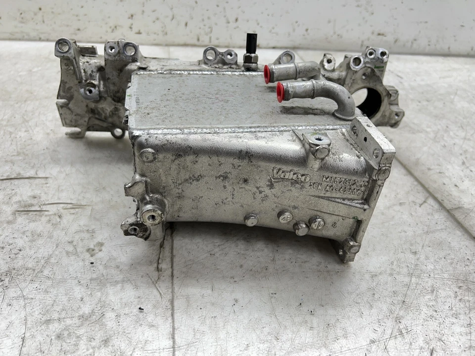 Volkswagen Passat 2012-2015 OEM TDI 2,0 L colector de admisión del motor 04L129766 Foto 2 de 4