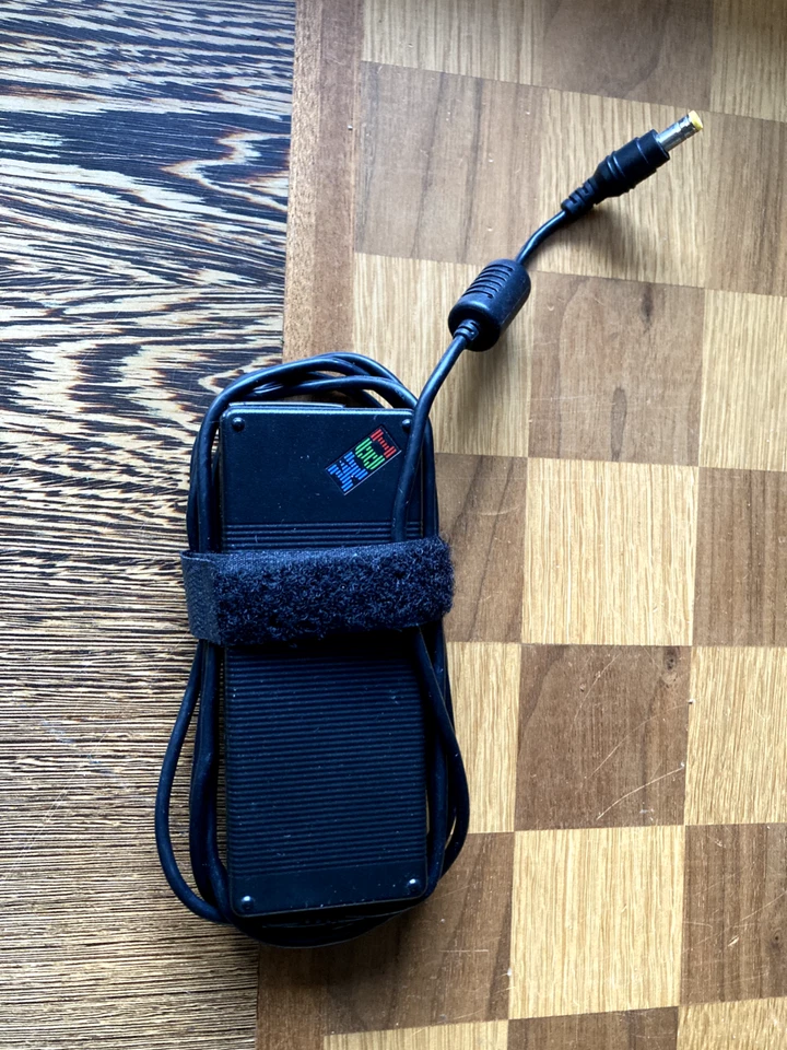 Original IBM Netzteil AC Adapter Notebook 02K6749 02K6758 16,0V 4,5A