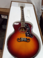 USED SJ-200Acoustic guitar Sunburst Solid spruce top only one