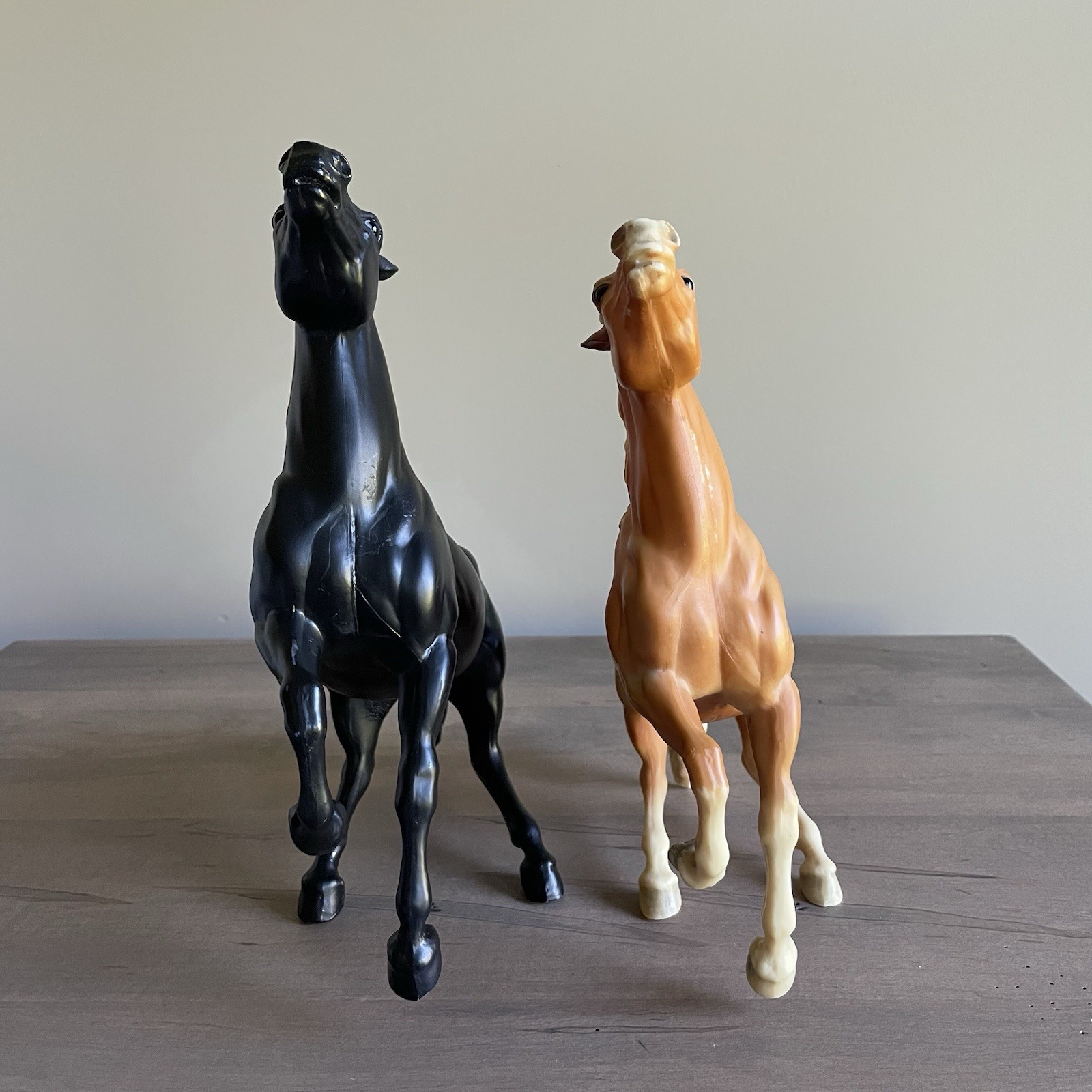 Breyer Horse Semi Rearing American Mustang #118 Traditional Model SHRINKY? *Read