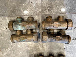 UPONOR WIRSBO  BRASS 2 ZONE LOOP MANIFOLD VALVELESS
