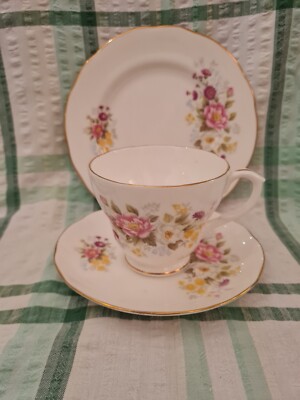 Vintage Herzogin Floral Bone China Teetasse Untertasse Teller Trio