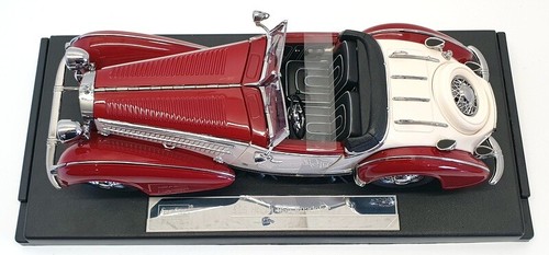 Sun Star 1/18 Scale Diecast 2406 - 1939 Horch 855 Roadster - Red/White - Picture 4 of 5