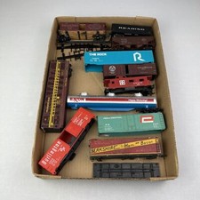 Mixed Lot of Vintage HO Scale Trains / Shells / Base Pieces / Tanker