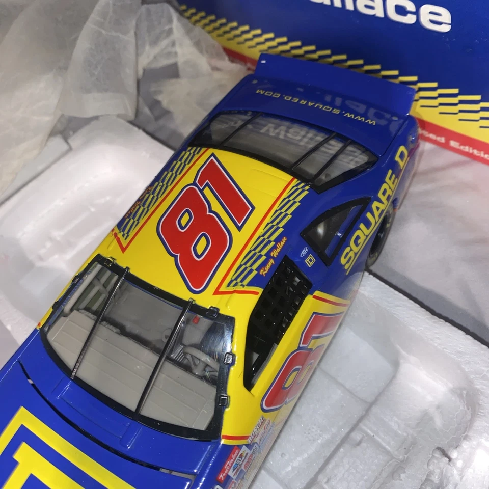 Figura de acción Kenny Wallace #81 Square D 1997 Ford Thunderbird escala 1:64 Foto 4 de 4