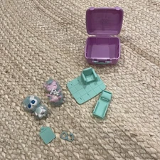 Little Live Pets Scruff Surprise Vet Rescue Polar Bear Family In Case