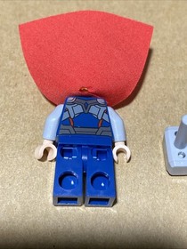 LEGO 6868 Marvel Super superheroes 2012  THOR ONLY (regular Cape, Not Cloth)