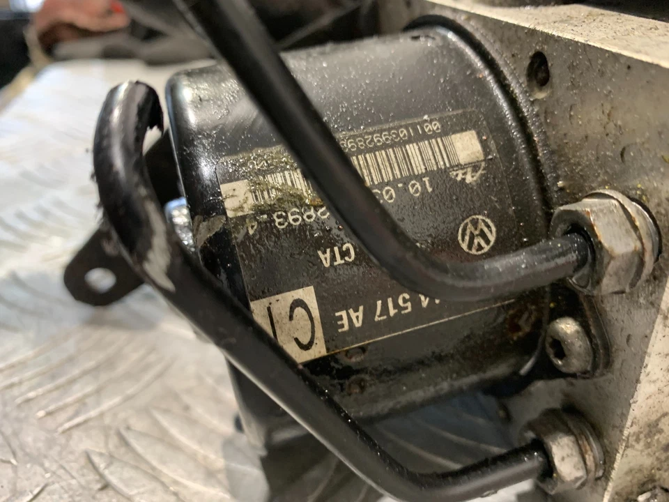 Volkswagen Golf 2006 módulo de control de bomba ABS 1K0614517AE #2 Foto 3 de 4