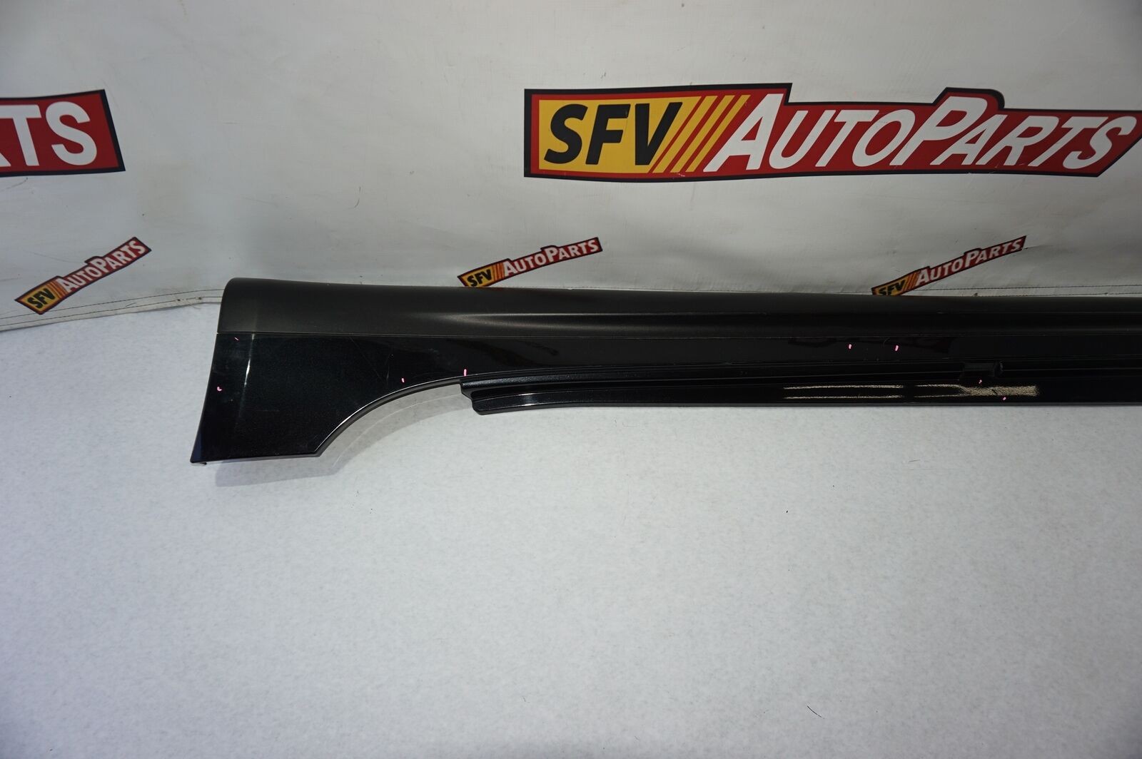 MASERATI GHIBLI ROCKER MOLDING LEFT DRIVER 2014 2015 2016 2017 670010638 OEM