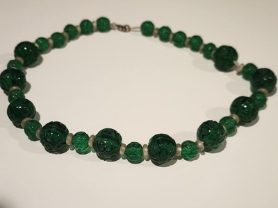 VINTAGE ART DECO GRIPOIX TEXTURED GREEN GLASS BEAD NECKLACE 16''