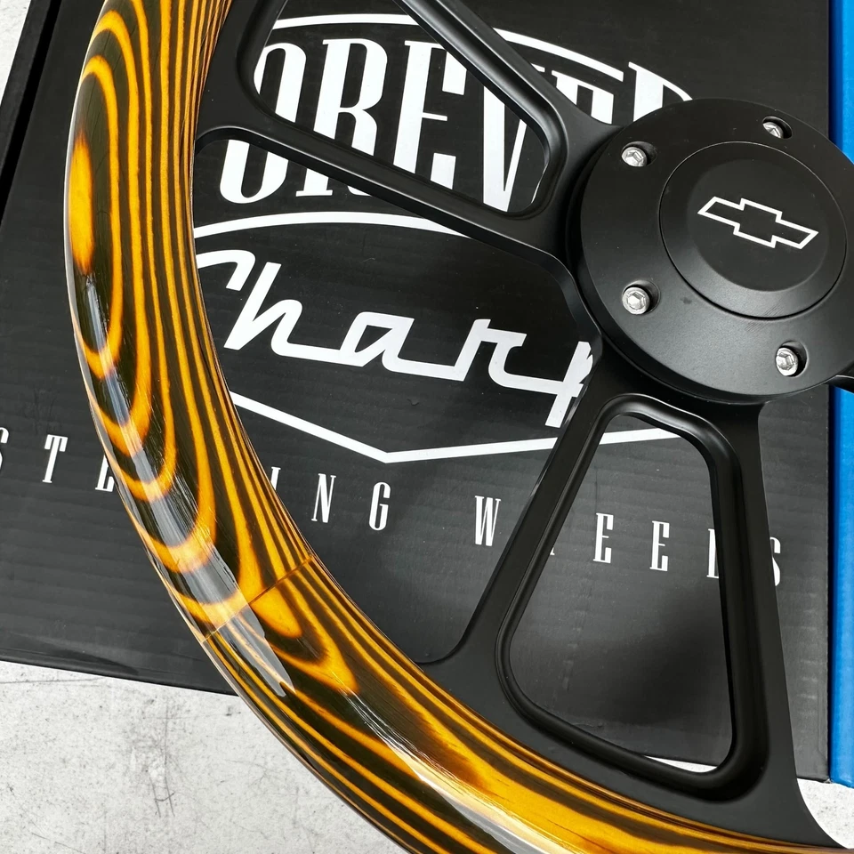 Volante muscular negro de 14" envoltura de pino flameado con bocina Chevy con licencia Foto 3 de 4