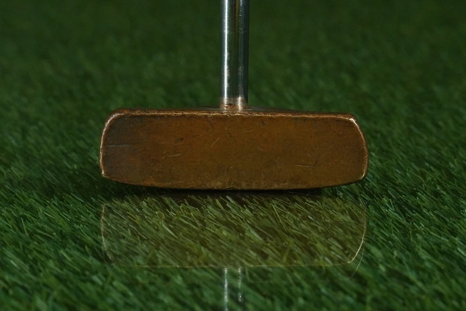 VINTAGE & RARE LETS FACE IT "IT'S IN" FACE THE HOLE SIDE SADDLE PUTTER 29.5”  - Image 2 of 4