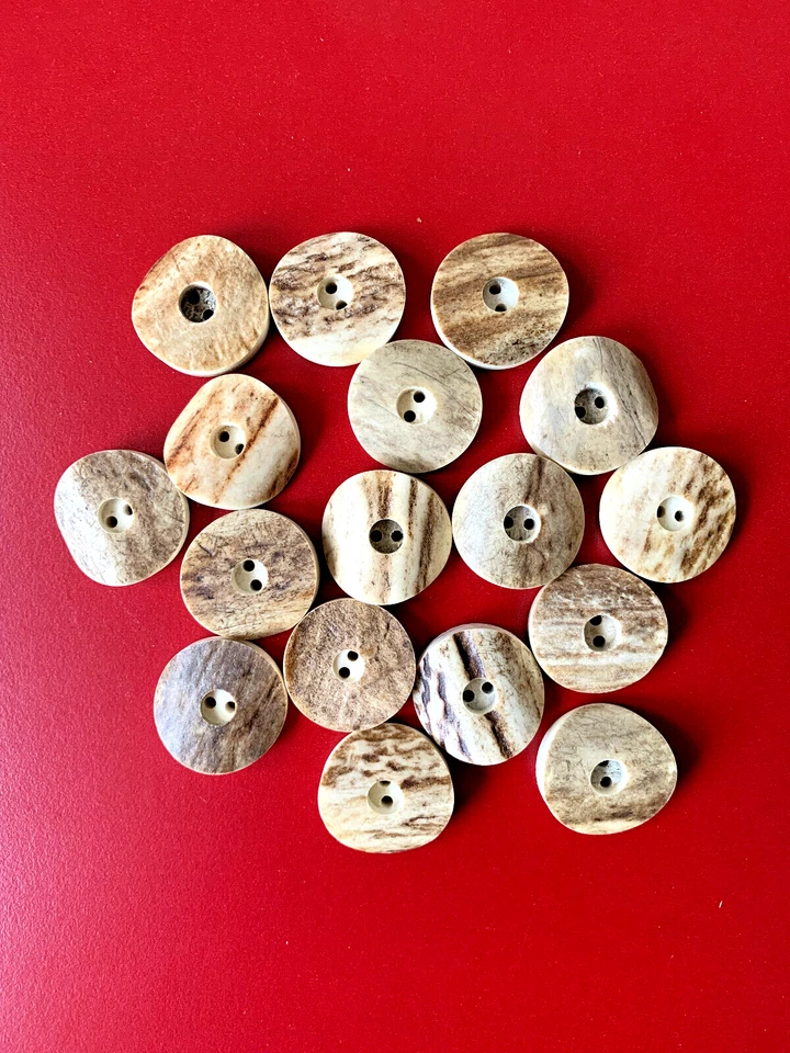 Echte Hirschhorn-Knöpfe Trachtenknöpfe, Hell, 2-Loch mit Fadenkessel, 12 - 32 mm - Bild 3 von 4