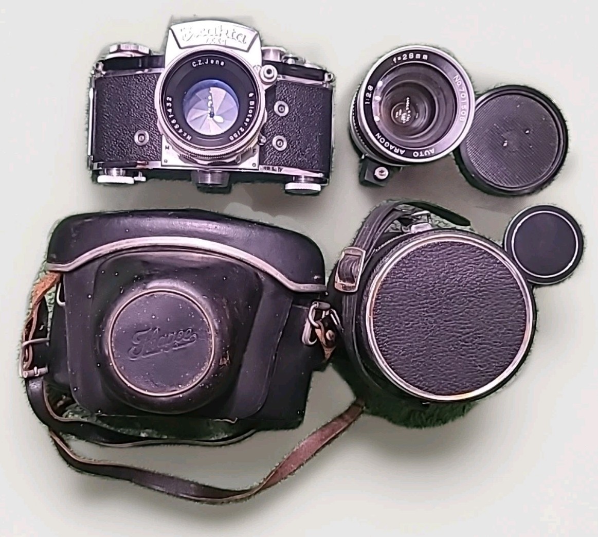 EXAKTA VX IIA Ihagee Dresden 35mm Camera, 2 Lenses, Camera case *Rear Window*
