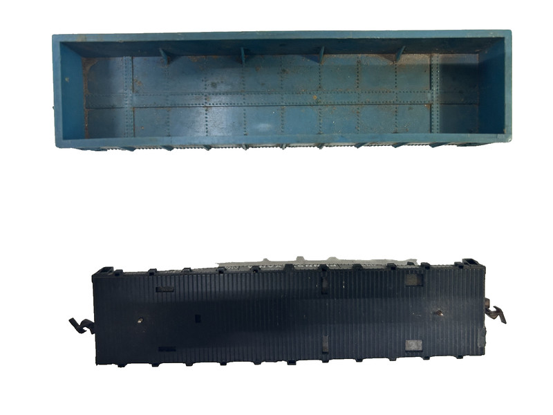 #5 - LIONEL HO FREIGHT CARS, Michigan Central gondola & Penn Flatcar