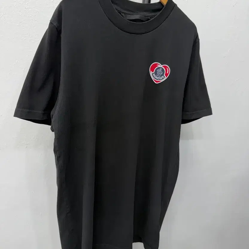 Moncler Men's 23SS Heart Logo Short Sleeve T-Shirt M Authentic