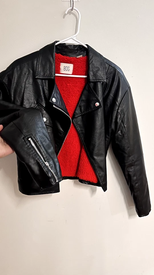 Chaqueta de cuero sintético BDG Urban Outfitters - Estilo motociclista recortado - Talla XS Foto 3 de 4