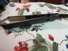 REVLON HAIR STRAIGHTENER, BLACK, WORKS PERFECTLY 