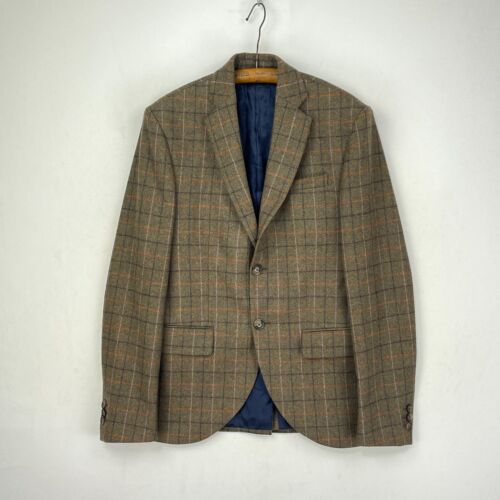 The suit jacket plaid tweed worn by Jack Black in Jumanji