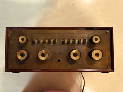 McINTOSH C-8 RECORD COMPENSATOR / VACUUM TUBE PREAMP. WITH ORIGINAL WOODEN CASE