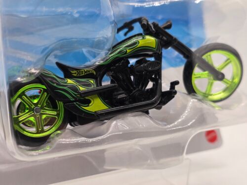 2024 Mattel Hot Wheels Street Power TWIN FLAME Motorcycle Green Metallic Wheels - Picture 5 of 8