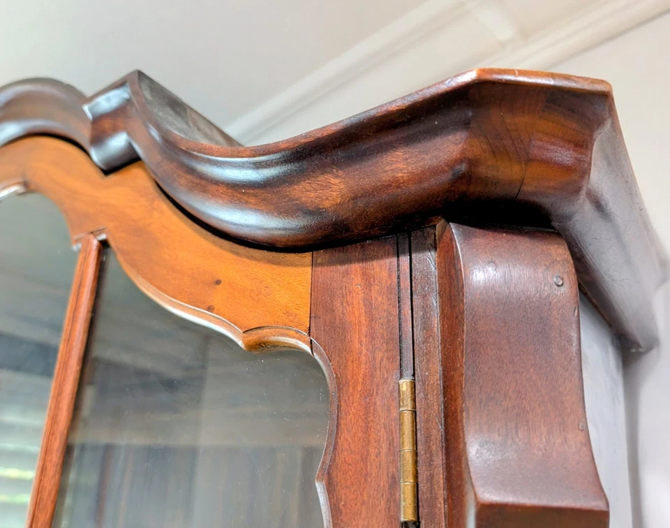 Винтажный южноафриканский фарфоровый/витринный шкаф из вонючего дерева - Изображение 2 из 4