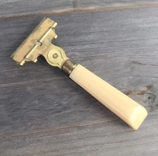 Vintage Eversharp Schick Injector Safety Razor Type G Bakelite Handle USA 1940s