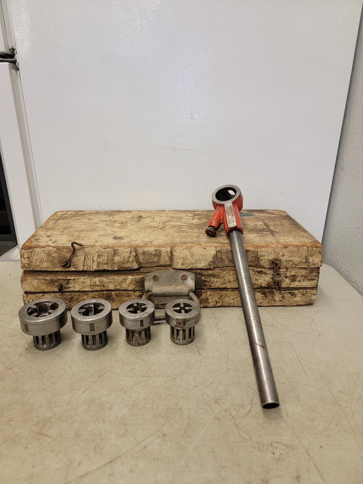 TOLEDO 00 Pipe Threading Tool Set 3/4" 1/2" 3/8" 1/4" 1/8" with Wood case - Image 2 of 4