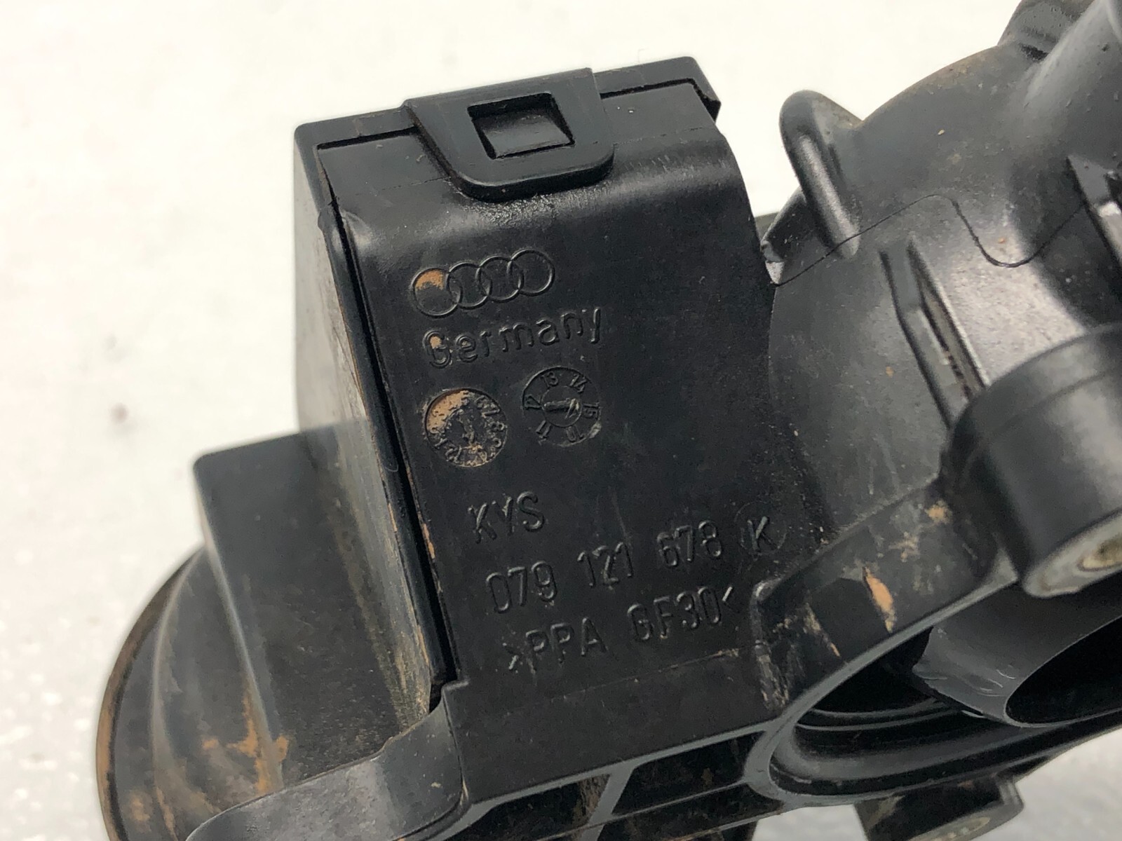 2014-2018 BENTLEY FLYING SPUR 4.0L V8 ENGINE THERMO PNEUMATIC VACUUM VALVE OEM