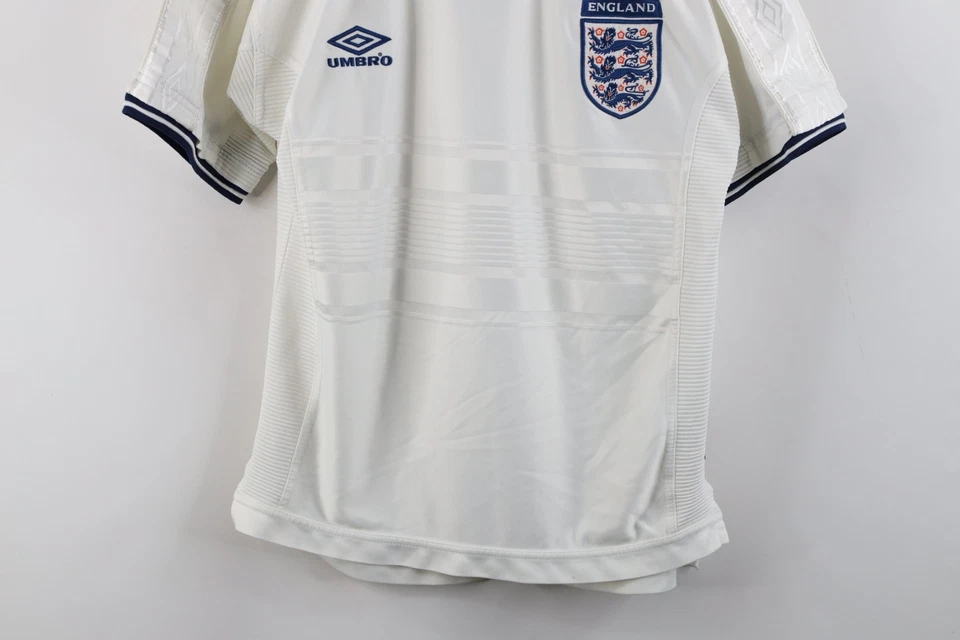 Camiseta de fútbol blanca vintage de los 90 Umbro para niños mediana deletreada de la Copa Mundial de Inglaterra Foto 3 de 4