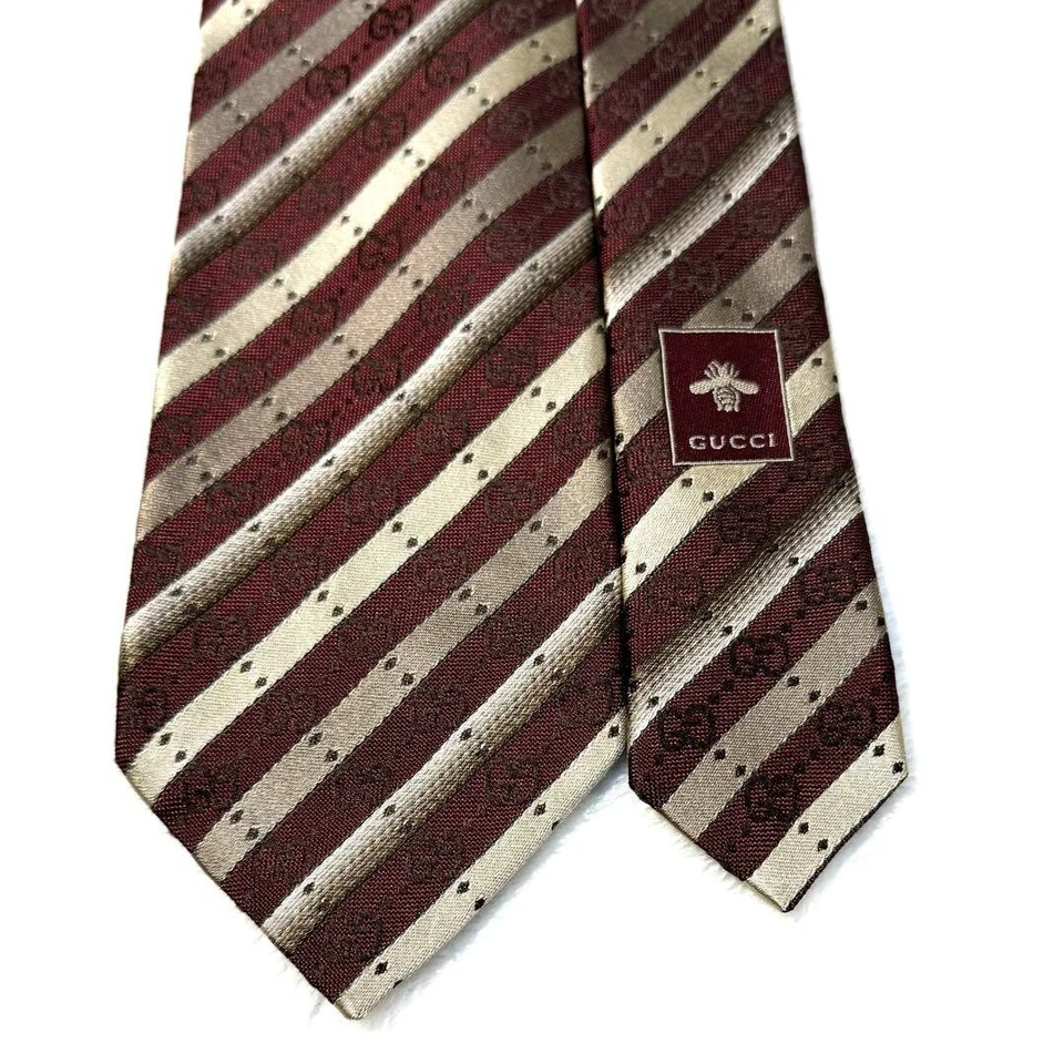 Cravatta Gucci nuova mai usata a righe bordeaux rosso argento 100% seta Made ... - Immagine 2 di 4