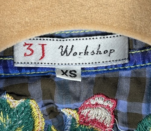 3J Workshop Johnny Was Blue Plaid Floral Embroidered Shirt Sz XS Lightweight - Picture 5 of 6