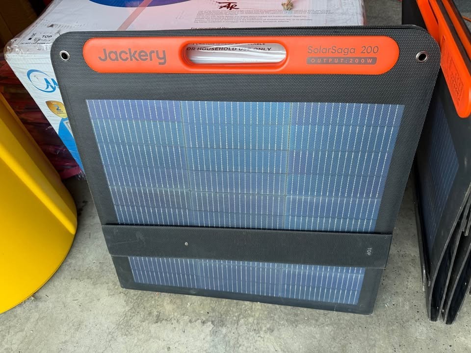 Jackery SolarSaga 200W Foldable Solar Panel – JS-200E – Portable Solar Charger