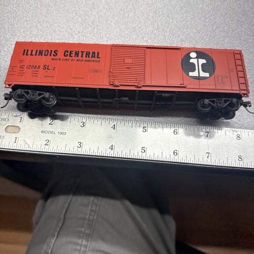 Coche de carga aislado Athearn escala HO 50' puerta única Illinois Central IC 12068 | Condition: Used