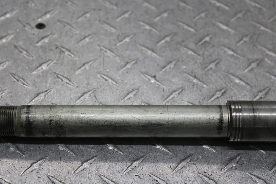 2003 SUZUKI HAYABUSA GSX1300R ПЕРЕДНЯЯ КОЛЕСНАЯ ОСЬ 54711-42F00 - Изображение 3 из 4