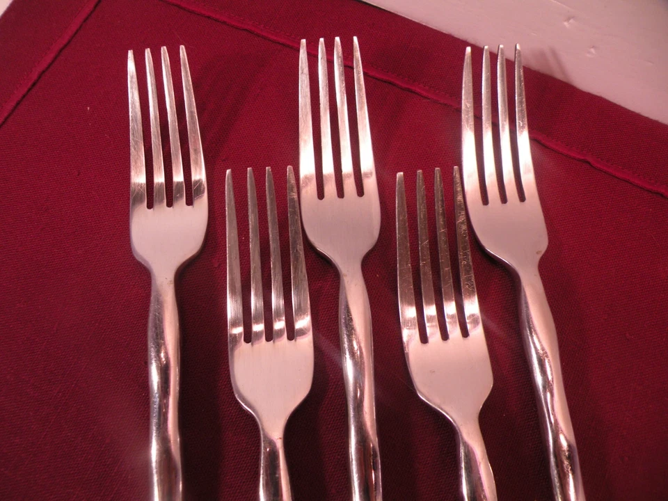 Juego de 5 tenedores de cena TOWLE acero inoxidable mango ondulado CALYPSO 8 1/8" Foto 2 de 4